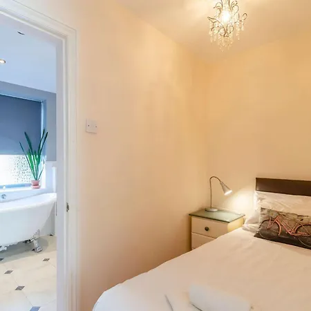 3 Bed In Hh056