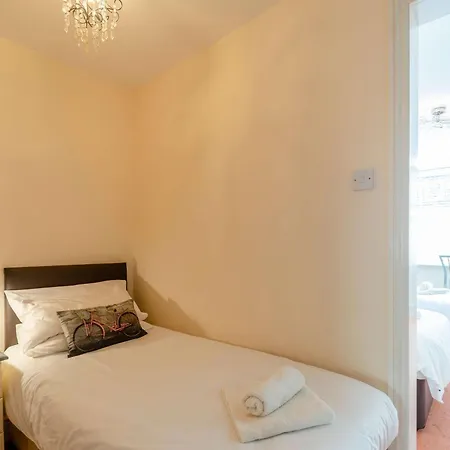 3 Bed In Hh056 哈罗盖特