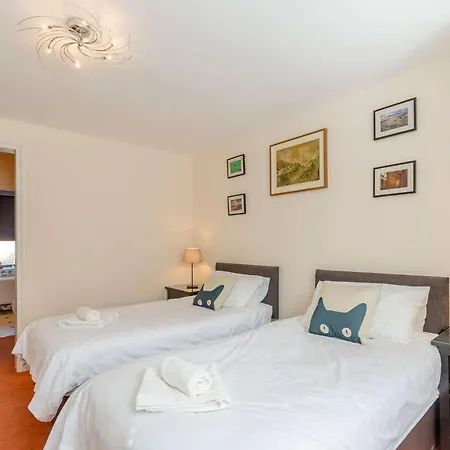 3 Bed In Hh056